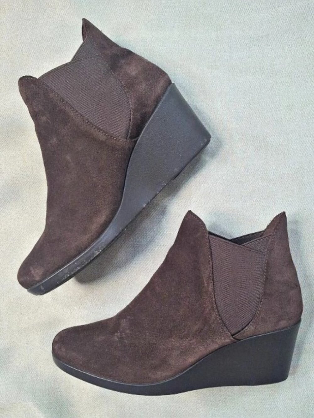 Crocs Leigh Suede Wedge Chelsea Booties Brown Size 6.5